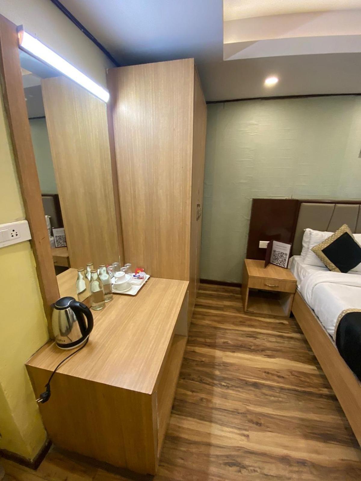 Hotel Golden Door Mathura Exterior foto