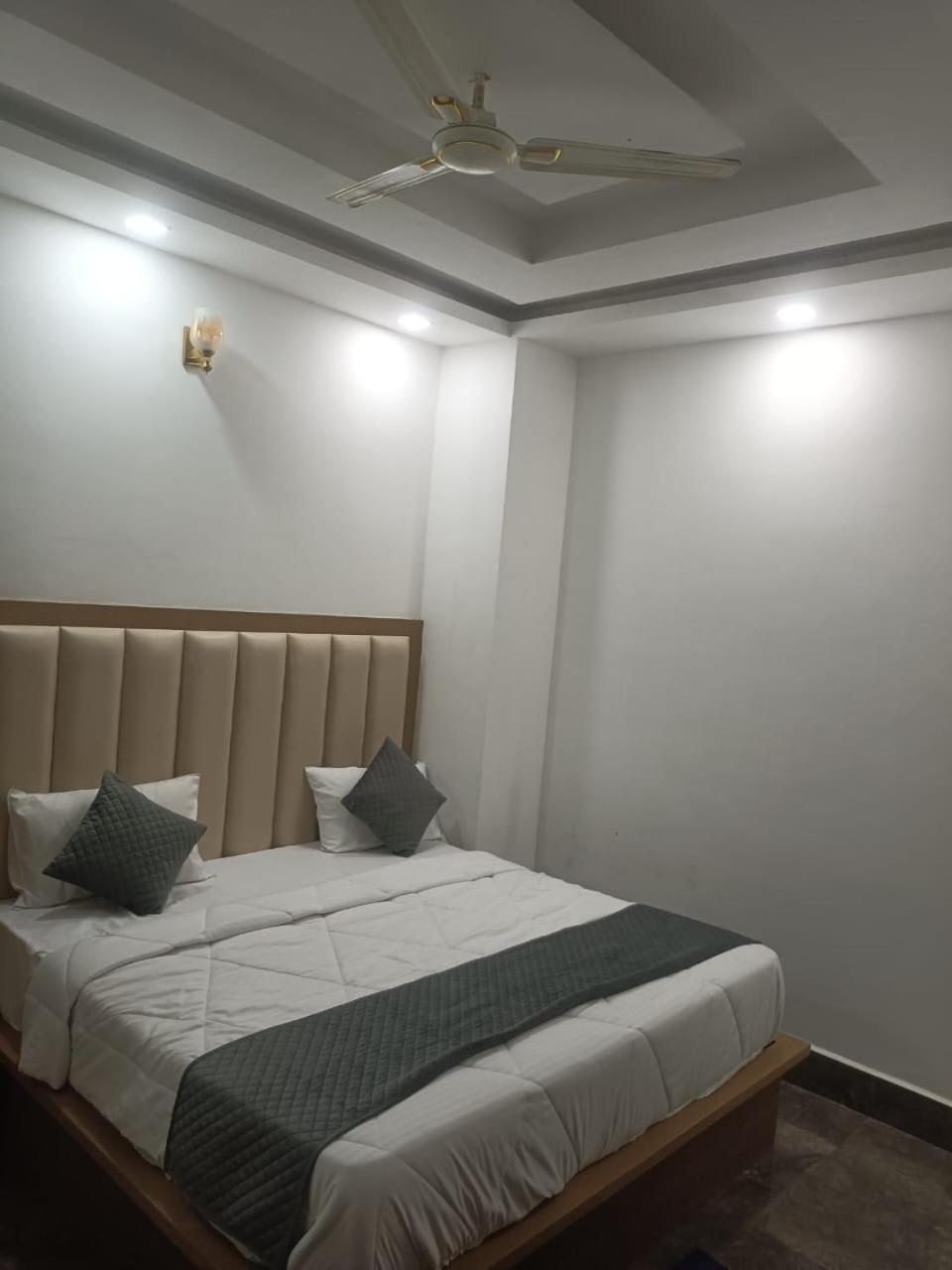 Hotel Golden Door Mathura Exterior foto